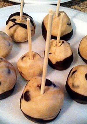 A picture of No Bake Cookie Dough Pops.