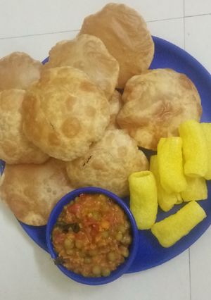 नमकीन पूरी (namkeen poori recipe in Hindi) रेसिपी मुख्य फोटो