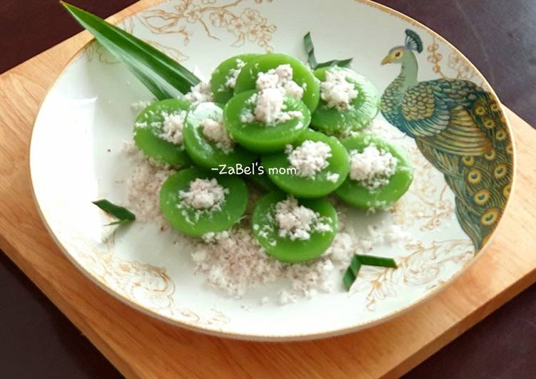 Kue Lumpang Pandan (Kue Ijo)