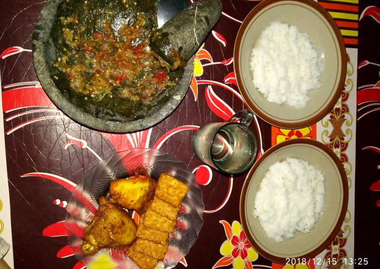 Ayam,tempe goreng sambal Pecak 🤗
