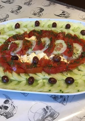 Une photo de Salade de concombre aux tomates,olives et fromage frais