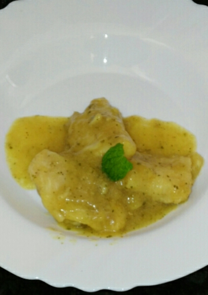 Una foto de Merluza en salsa de queso azul y curry