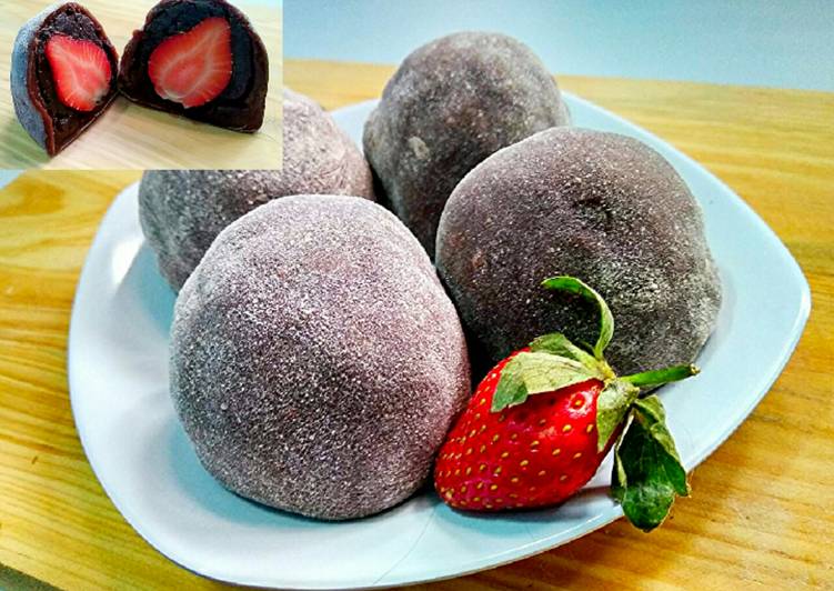 Strawberry Chocolate Mochi (Daifuku Mochi)