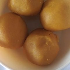 A picture of Swadisht Besan ladoo.
