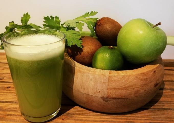 Jus détox vert  Gâteau et cuisine Rachida