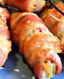 Jalapeños enredados en Tocino y rellenos con queso