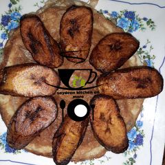 A picture of Fried egg with plantain.