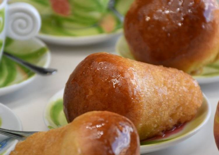 Baba' con crema zabaione e pesche al porto