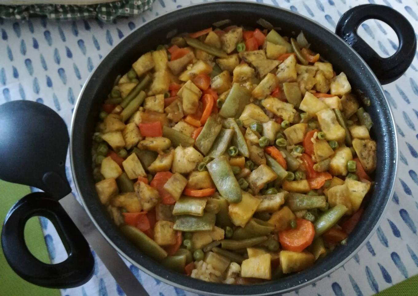 Arroz con vegetales y pollo