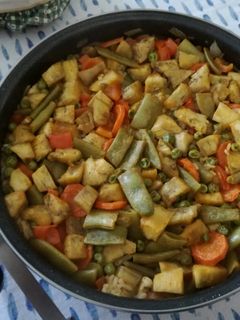 Una foto de Arroz con vegetales y pollo