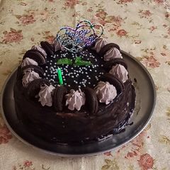 A picture of Oreo truffles chocolate cake.