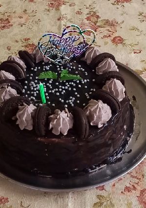 A picture of Oreo truffles chocolate cake.