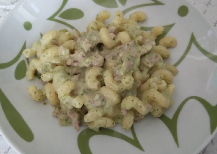 Cellentani con crema di zucchine, salsiccia e gorgonzola