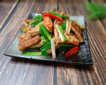 Popular Cuisine Braised Tofu with Green Onion Delicious