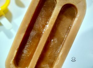 Foto principal de Helado de caramelo salado y palomitas con aquafaba