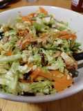 Ensalada de col con vinagreta asiática