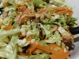 Ensalada de col con vinagreta asiática