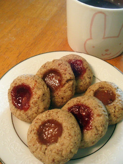A picture of Macrobiotic Almond Jam Cookie.