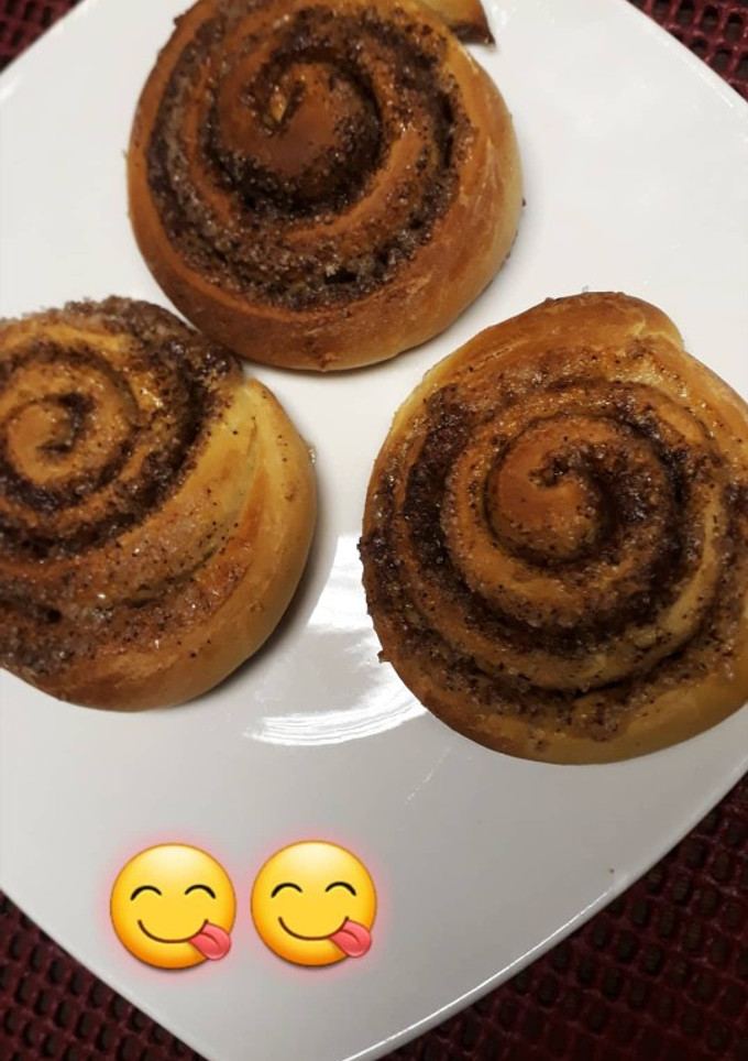 Una foto de Cinnamon rolls (rollitos de canela)