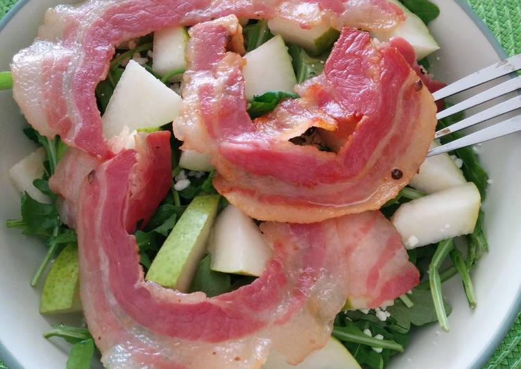 Recipe of Homemade Pear, Arugula, and Pancetta Salad