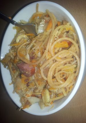 A picture of Salchicha, Pasta y Repollo.