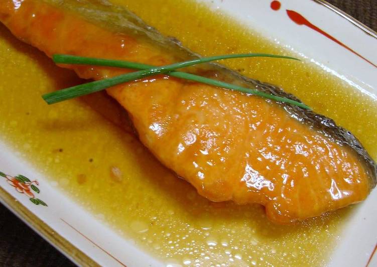 How to Make Tasty Lightly Flavored Fried and Simmered Salmon with Plenty of Sake