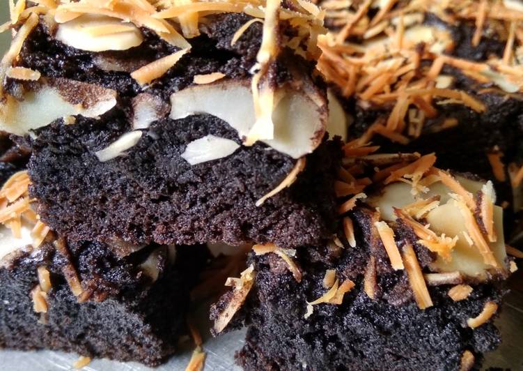 Brownies panggang topping almond and keju endess