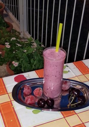 Φωτογραφία της συνταγής Smoothie με κόκκινα φρούτα