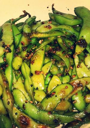 A picture of Edamame with Garlic.
