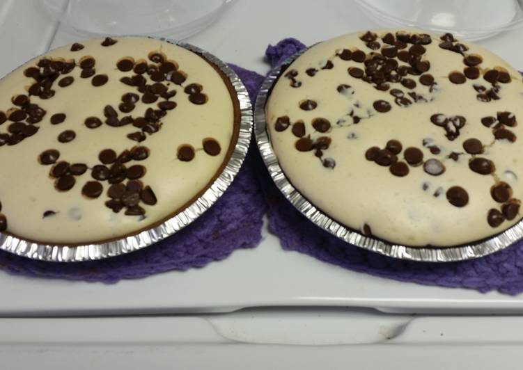 Simple Way to Prepare Perfect Chocolate Chip Cheesecake