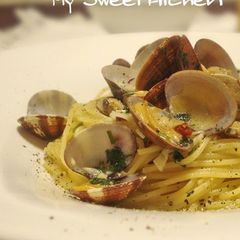 A picture of Authentic Vongole Bianco Clam Pasta.
