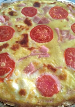 Una foto de Tarta con masa quebrada de jamón y queso