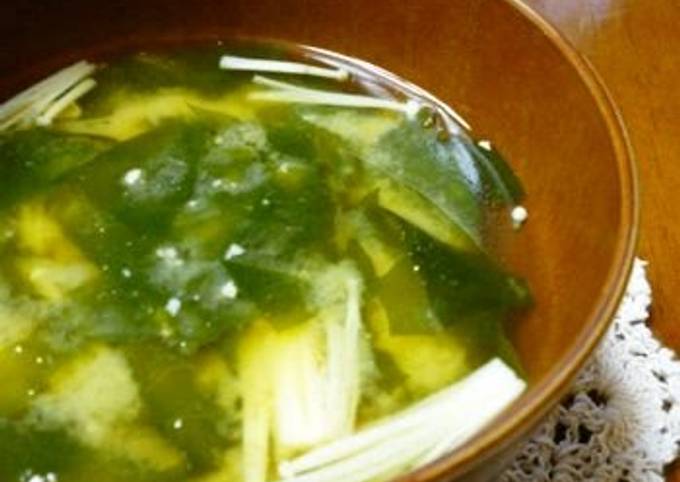 How to Prepare Award-winning Enoki and Wakame Miso Soup