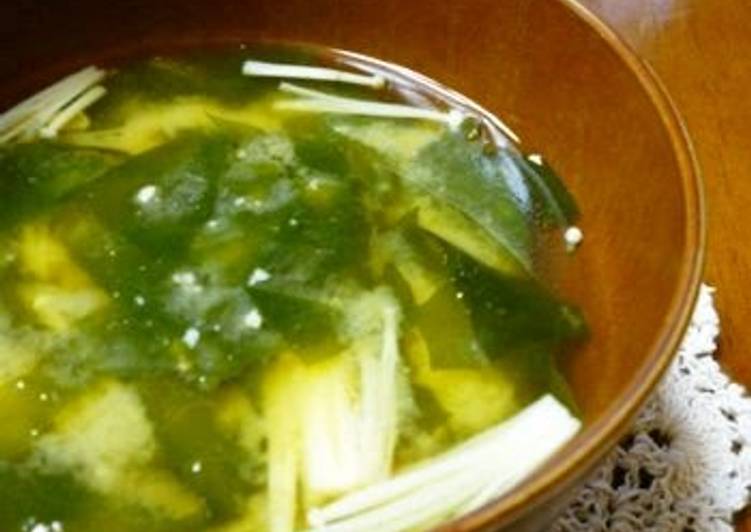 Easiest Way to Prepare Homemade Enoki and Wakame Miso Soup