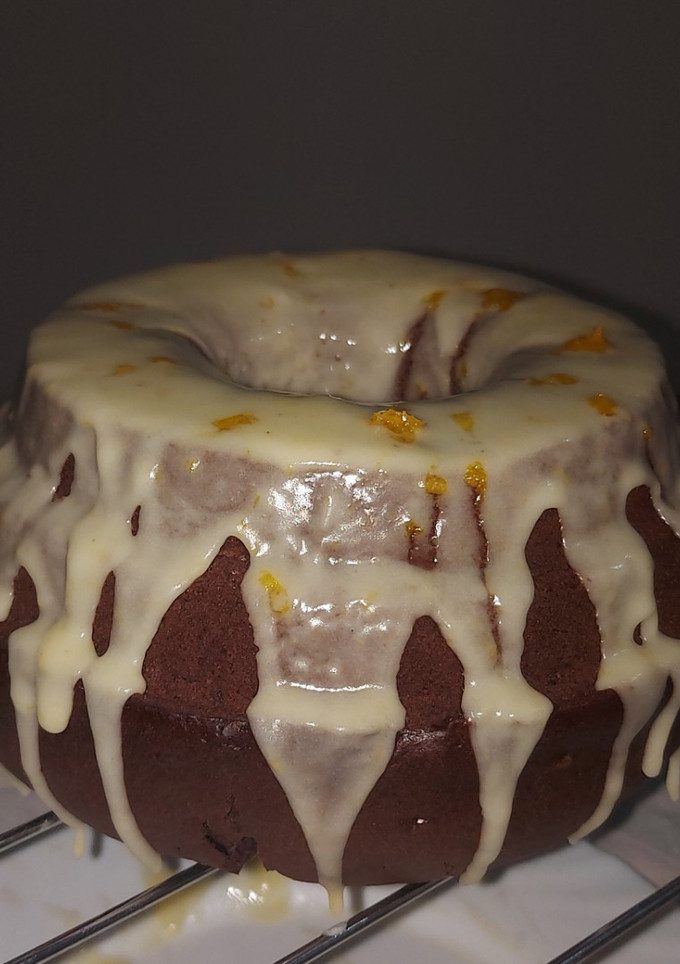 Una foto de Budín de cacao y naranja rico y esponjoso