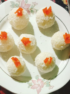 नारियल के लड्डू (nariyal ke ladoo recipe in Hindi) रेसिपी मुख्य फोटो