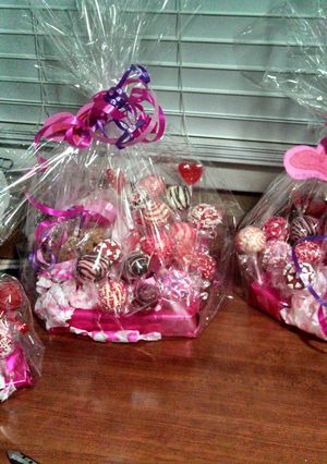A picture of Cake Ball Lollipops.