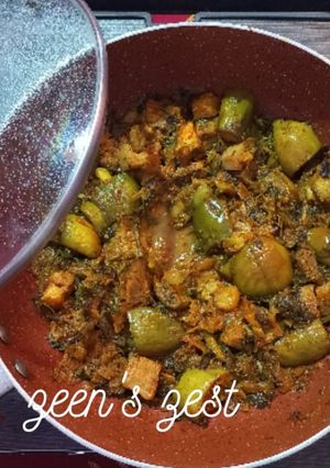 A picture of Eggplant and Raw Banana Curry.