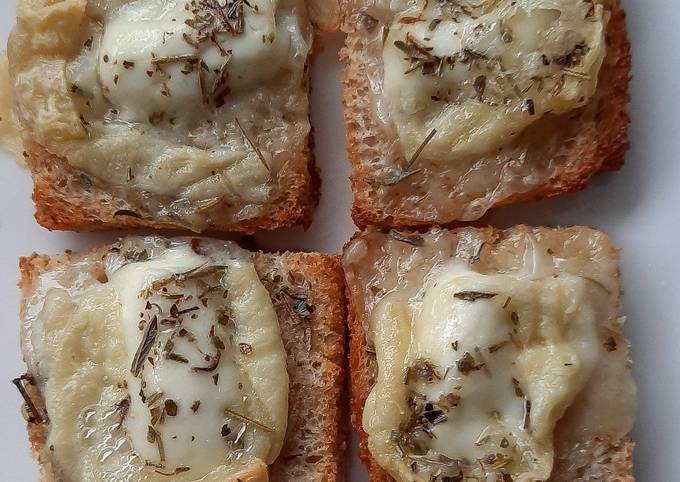 Toasts de pélardons gratinés