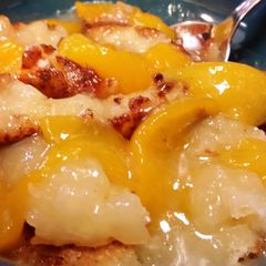 A picture of Easy Peach Cobbler.