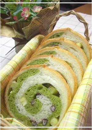 A picture of Rolled Matcha Bread with Sweet Potatoes and Adzuki.