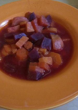 Édesburgonyás-céklás leves recept fotója