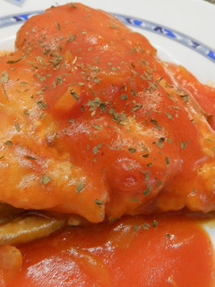 Una foto de Bonito con tomate