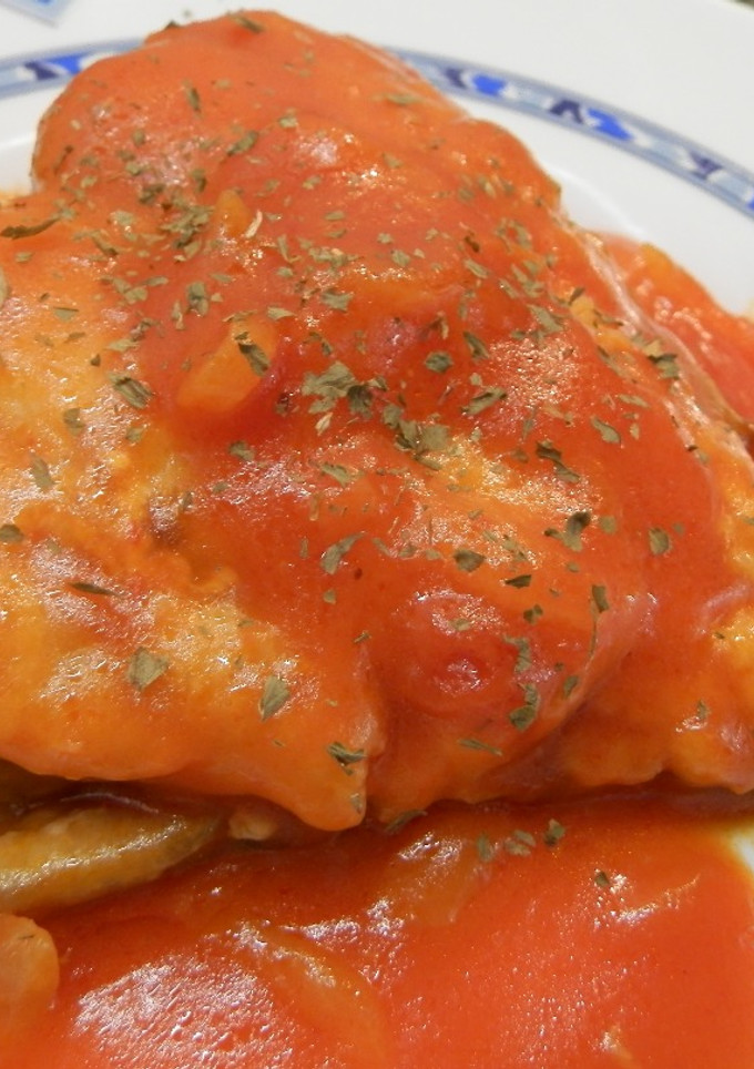 Una foto de Bonito con tomate