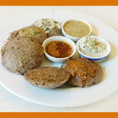 A picture of Ragi idlies.