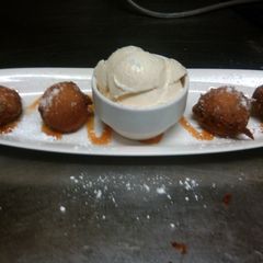 A picture of Fried Oreos.