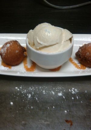 A picture of Fried Oreos.