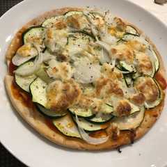 Una foto de Pizza de calabacín y gorgonzola