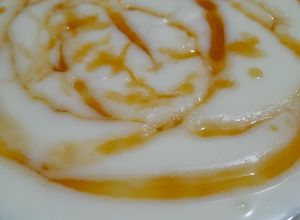 Una foto de Postre leche con maizena y caramelo