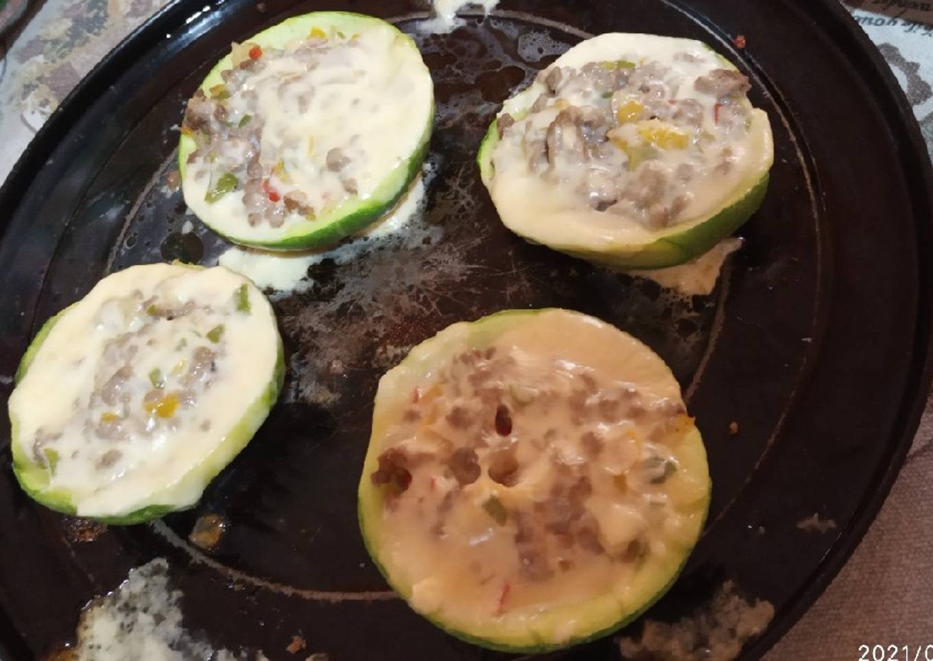 Zapallitos rellenos con carne molida y verduras